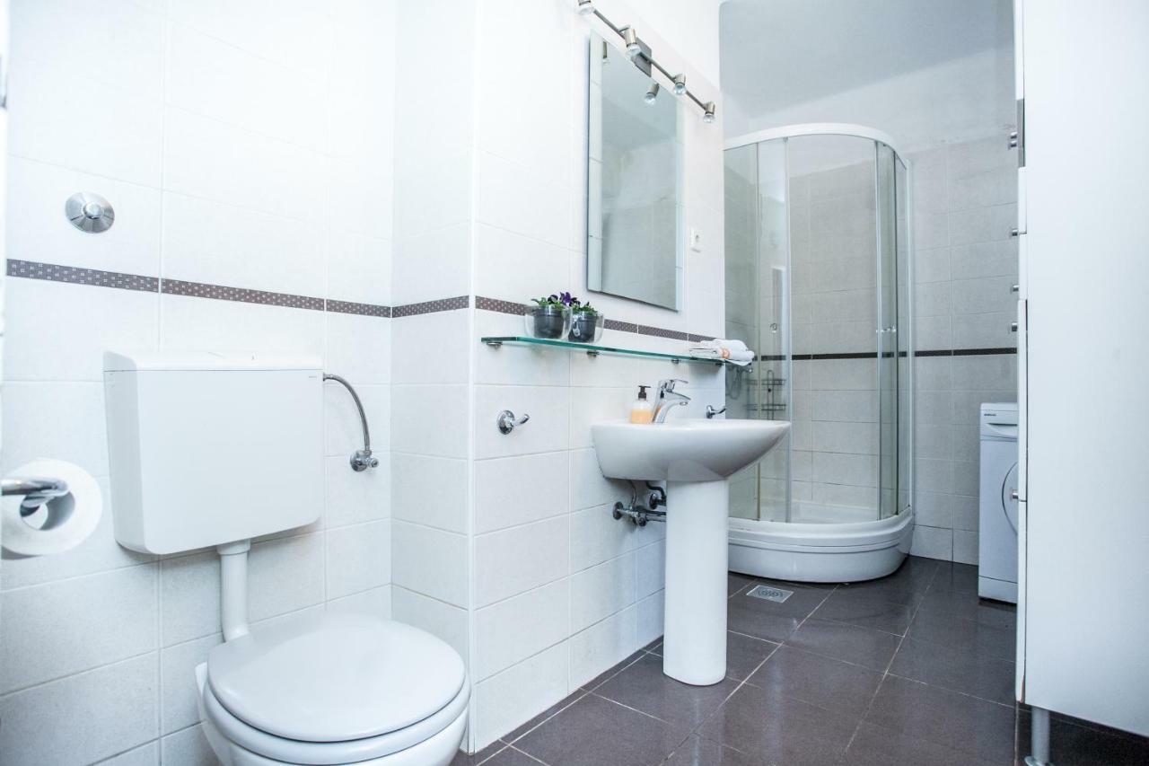 Apartment Nina , Bacvice Beach Сплит Екстериор снимка