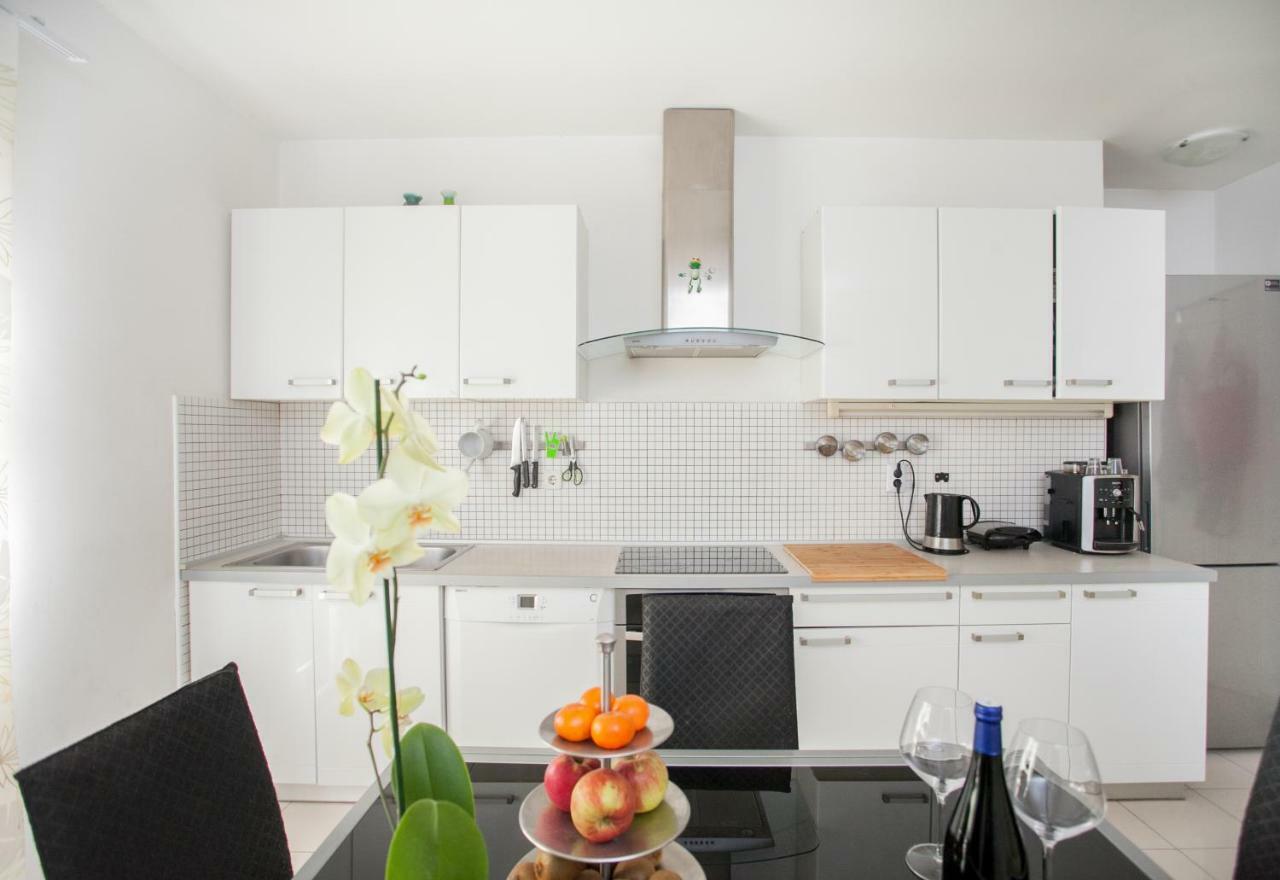 Apartment Nina , Bacvice Beach Сплит Екстериор снимка