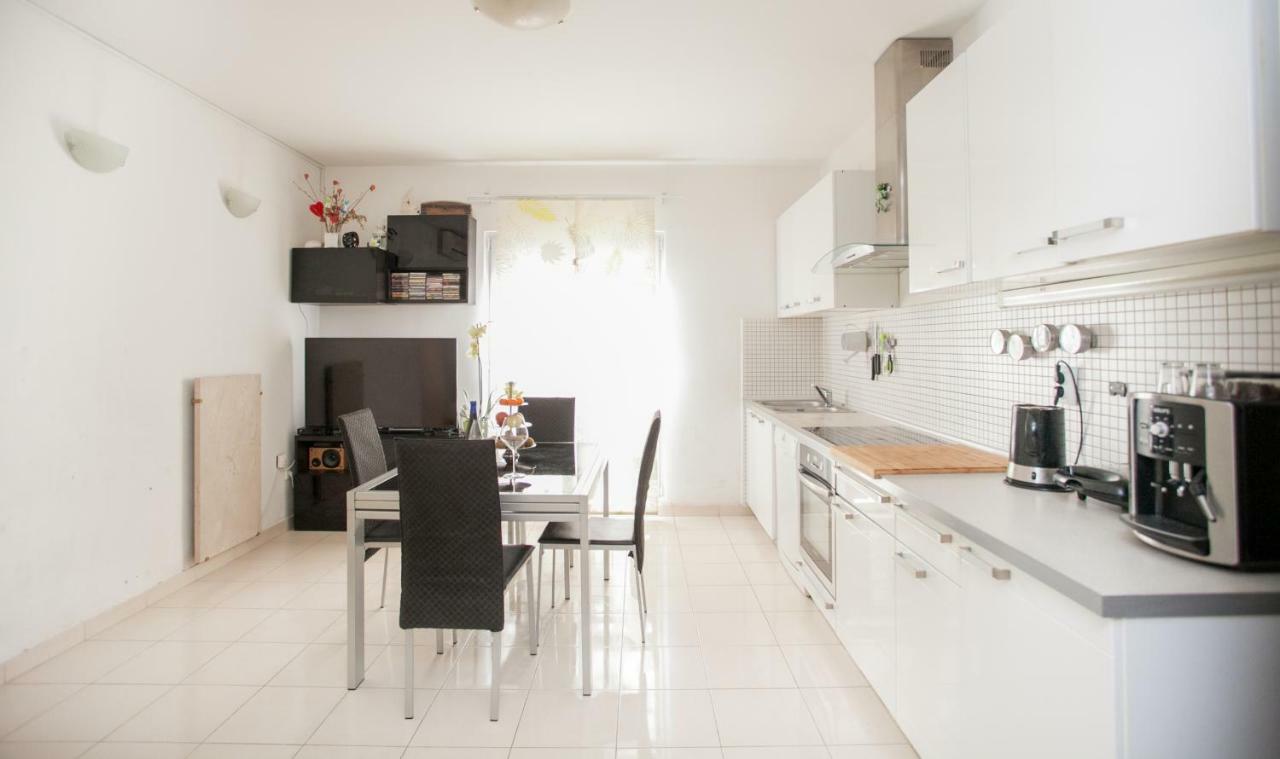 Apartment Nina , Bacvice Beach Сплит Екстериор снимка