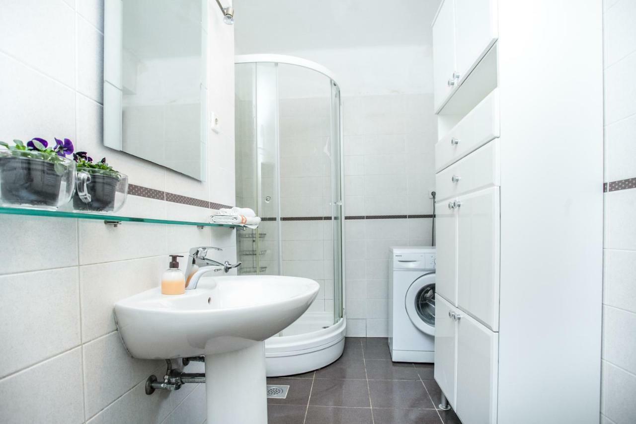 Apartment Nina , Bacvice Beach Сплит Екстериор снимка